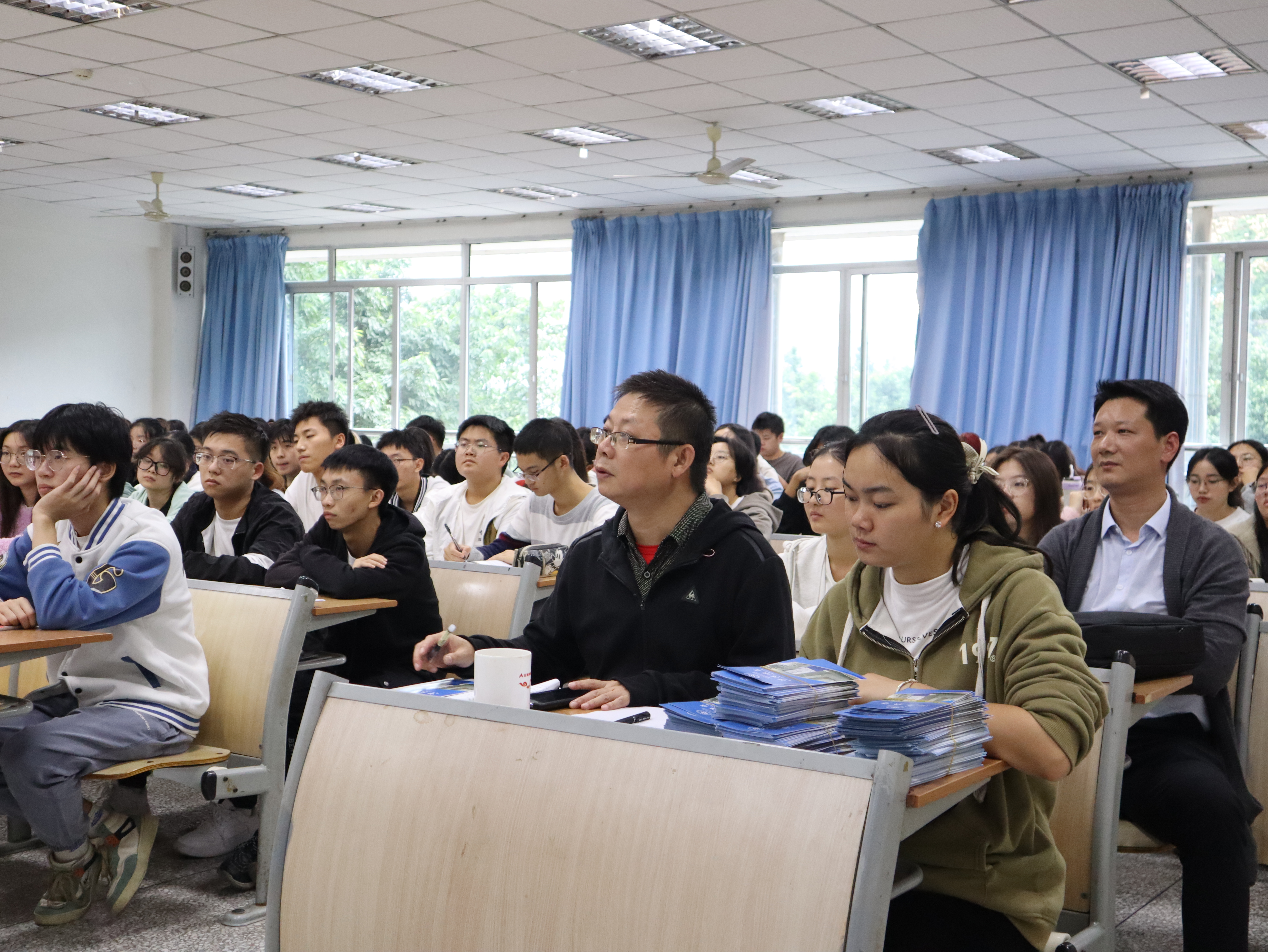 20231025公司员工社区治理宣传、反诈骗讲座圆满成功04.jpg