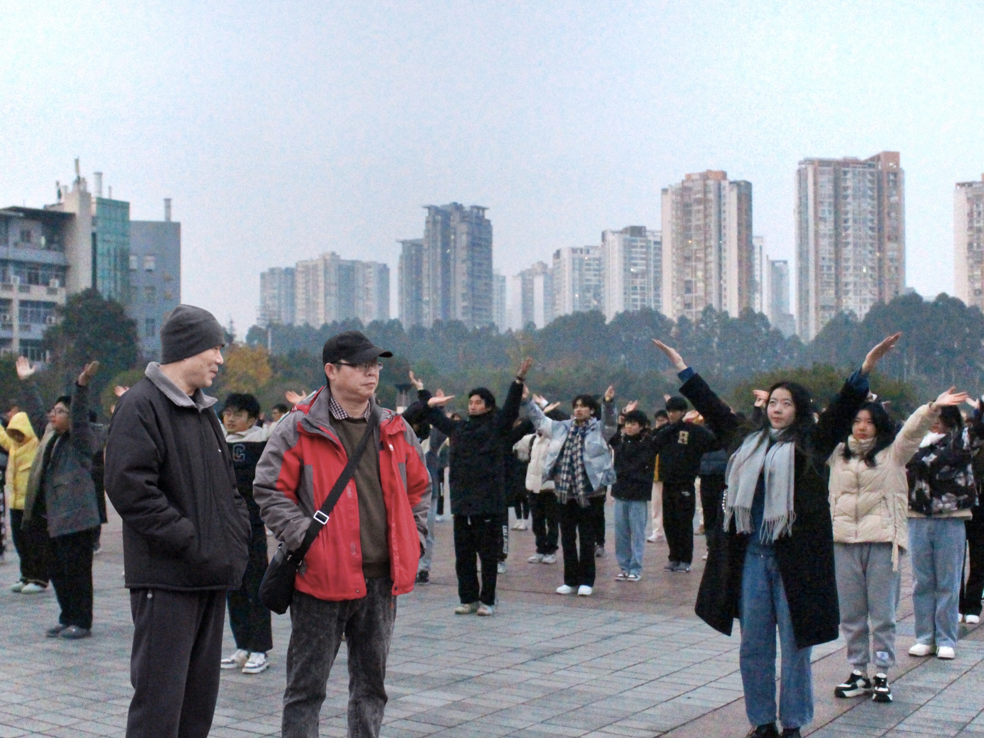 iRtN_1703927357177094619.jpg 20231225 2023-2024学年秋季学期“‘数’我青春,‘药’韵未来”新生早操活动圆满结束1.jpg