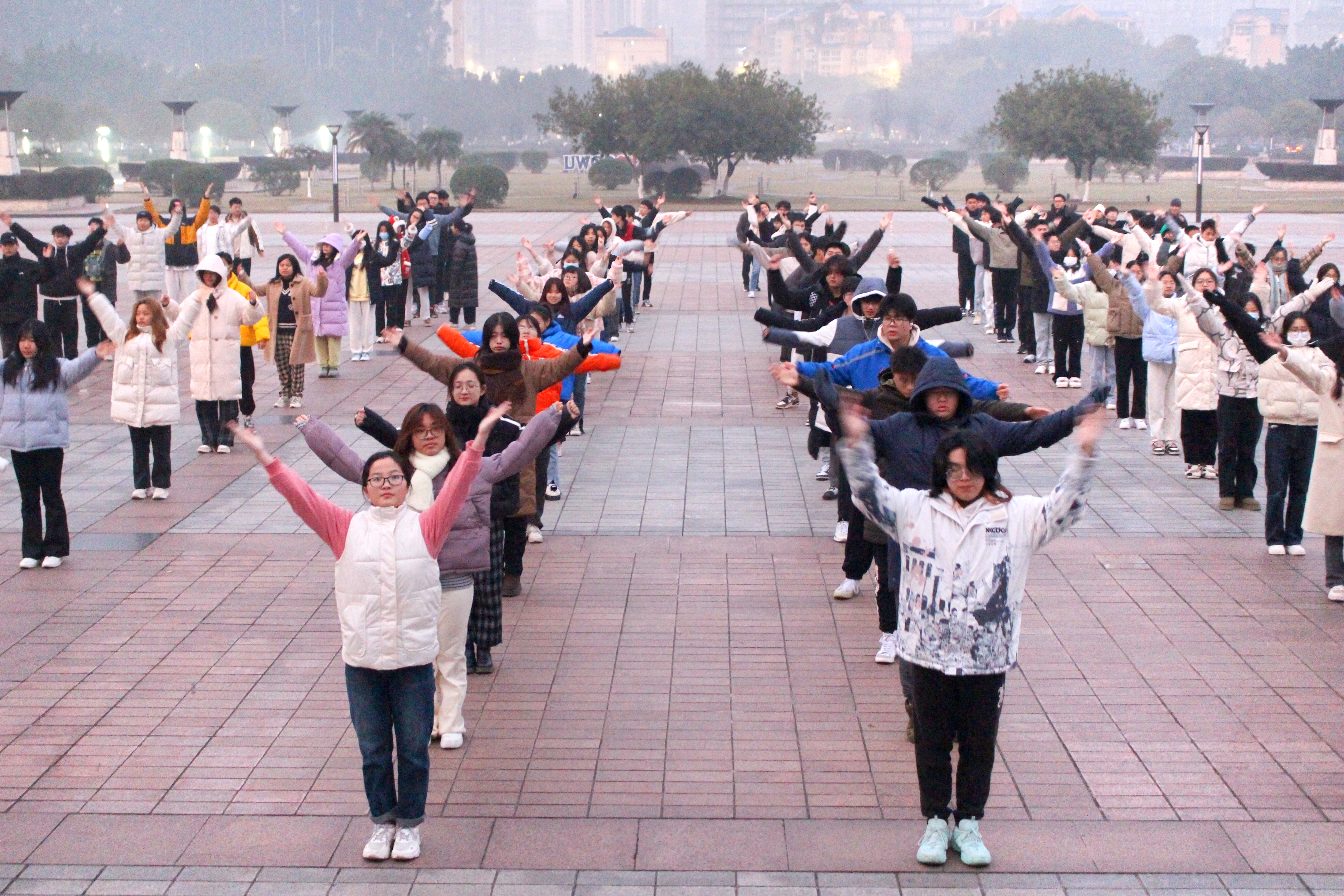 zpHV_1703927345348089771.jpg 20231225 2023-2024学年秋季学期“‘数’我青春,‘药’韵未来”新生早操活动圆满结束3.jpg