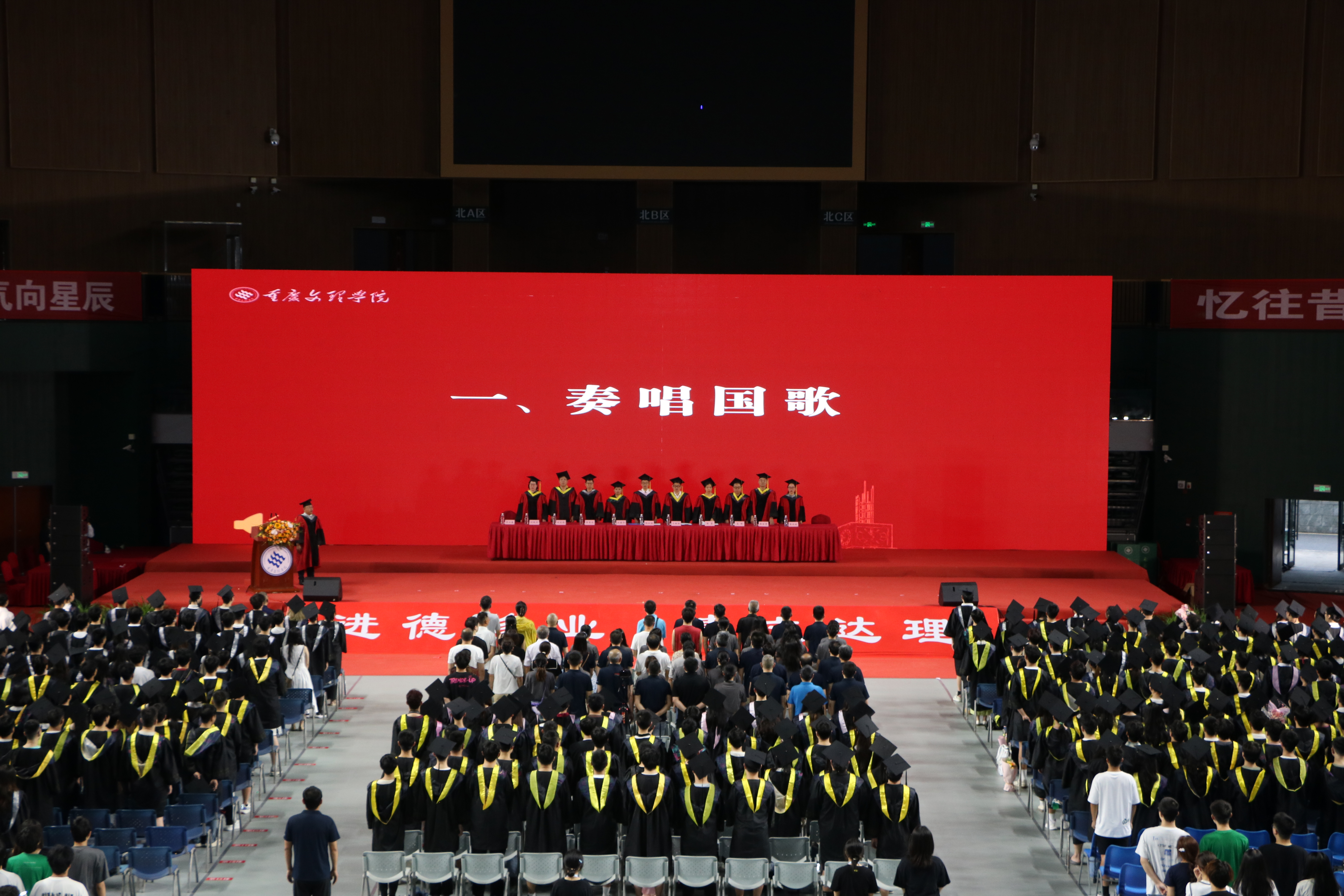 奏唱国歌.jpg