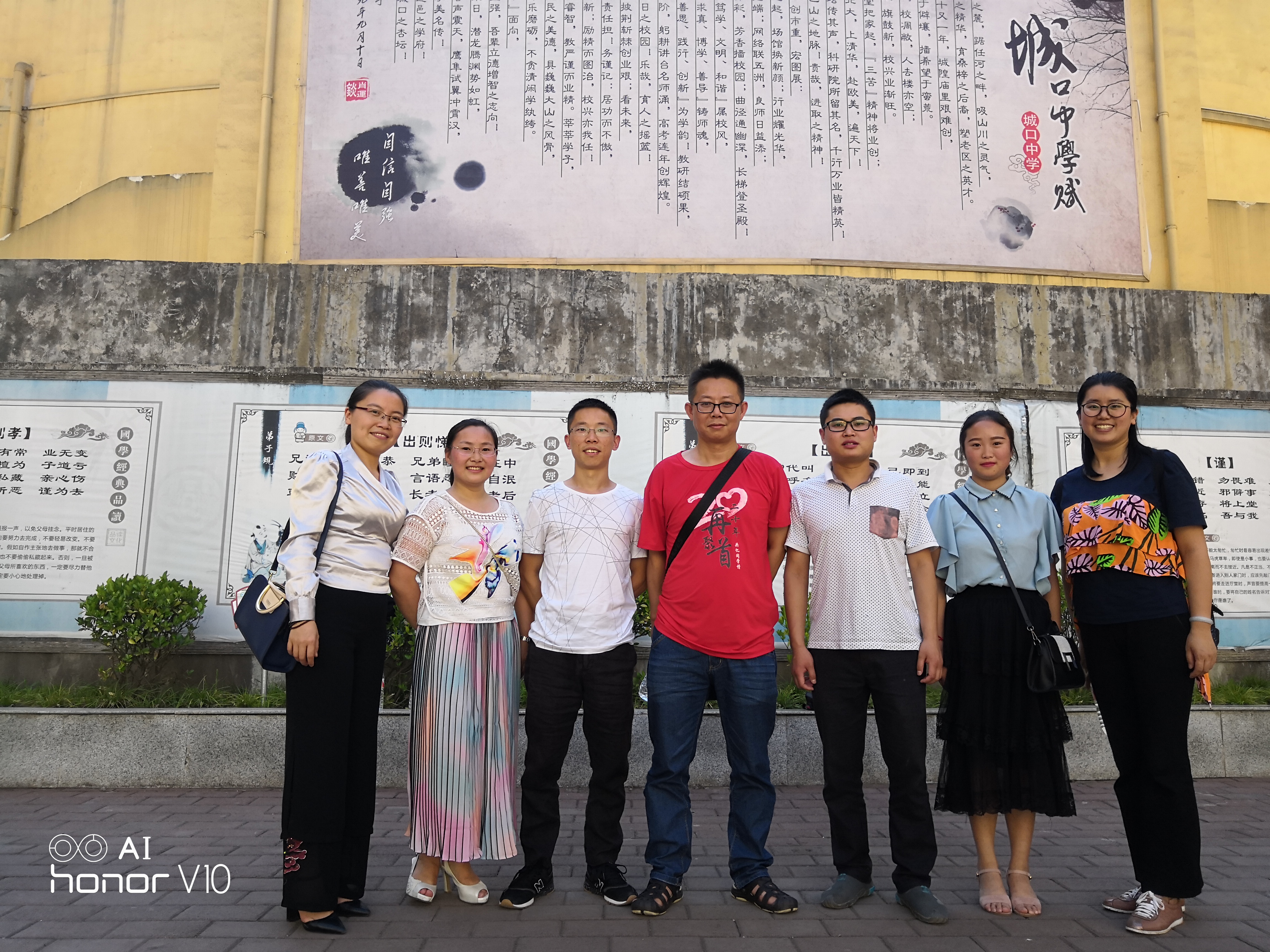 1529375266476044727.jpg IMG_20180613_171252-员工会合照2.jpg
