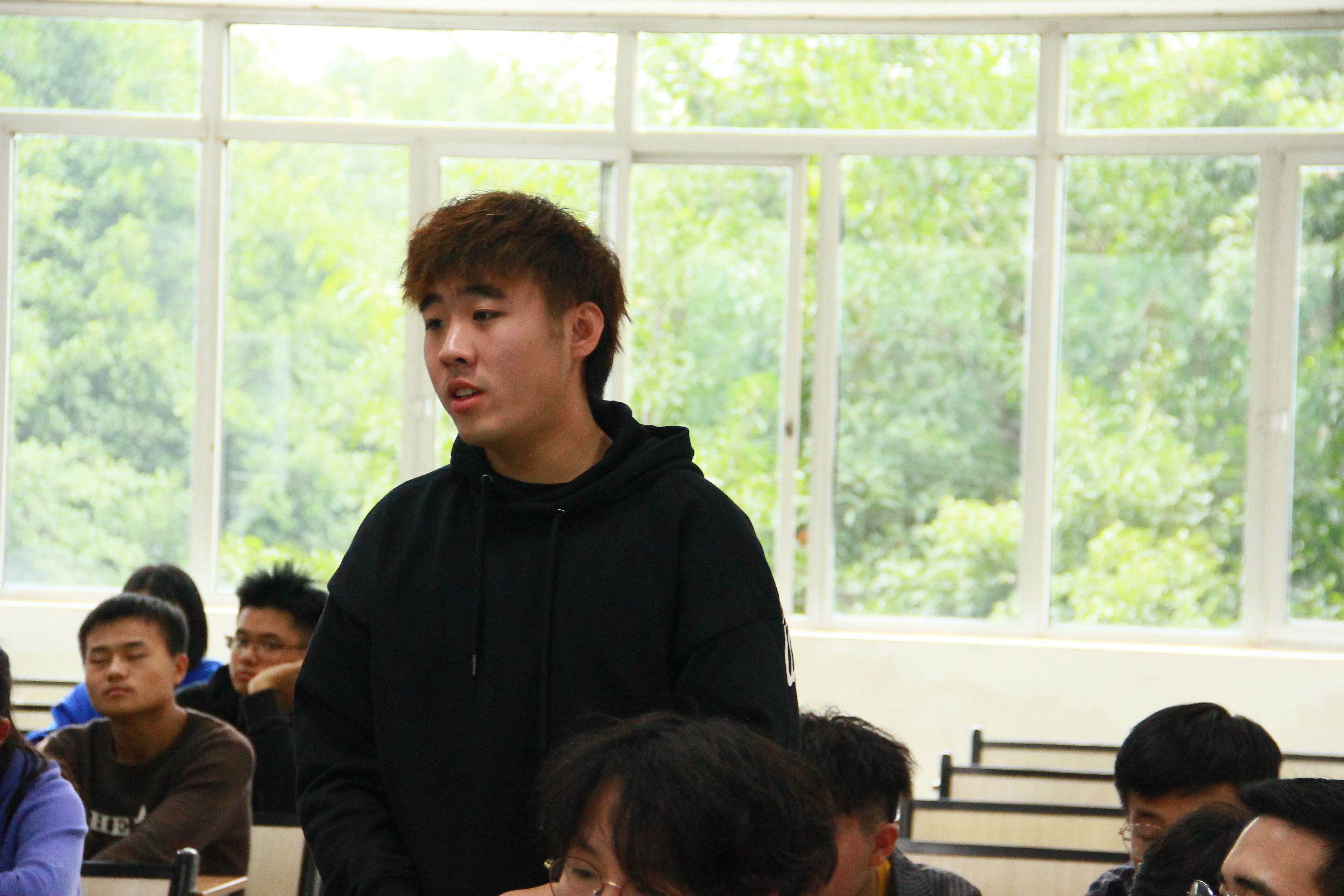 数学与大数据公司辩论赛半决赛顺利举行3.jpg